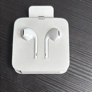 New Genuine Apple Wired Headphones